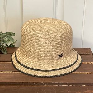 Like New!  Adorable Paper Weaved Betmar New York Bucket Hat